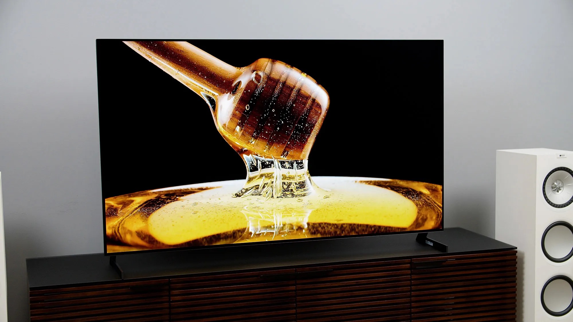 Как выбрать OLED телевизор: ключевые моменты